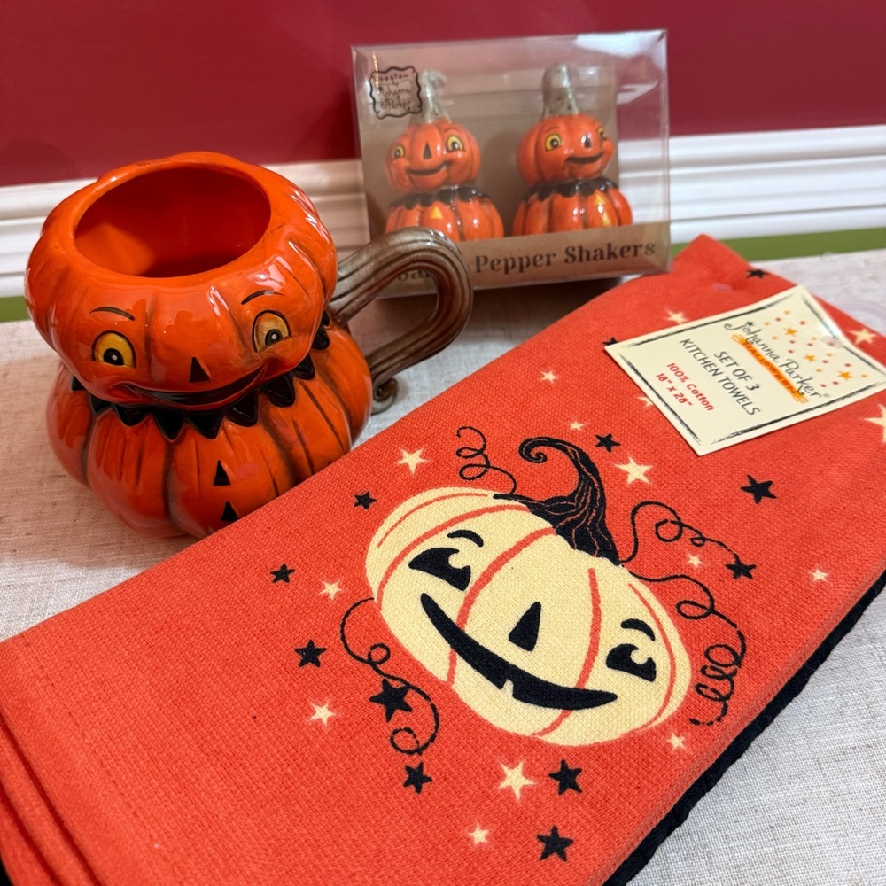 Johanna Parker Halloween Pumpkin Salt & Pepper Shakers & 3-Piece Towel Set